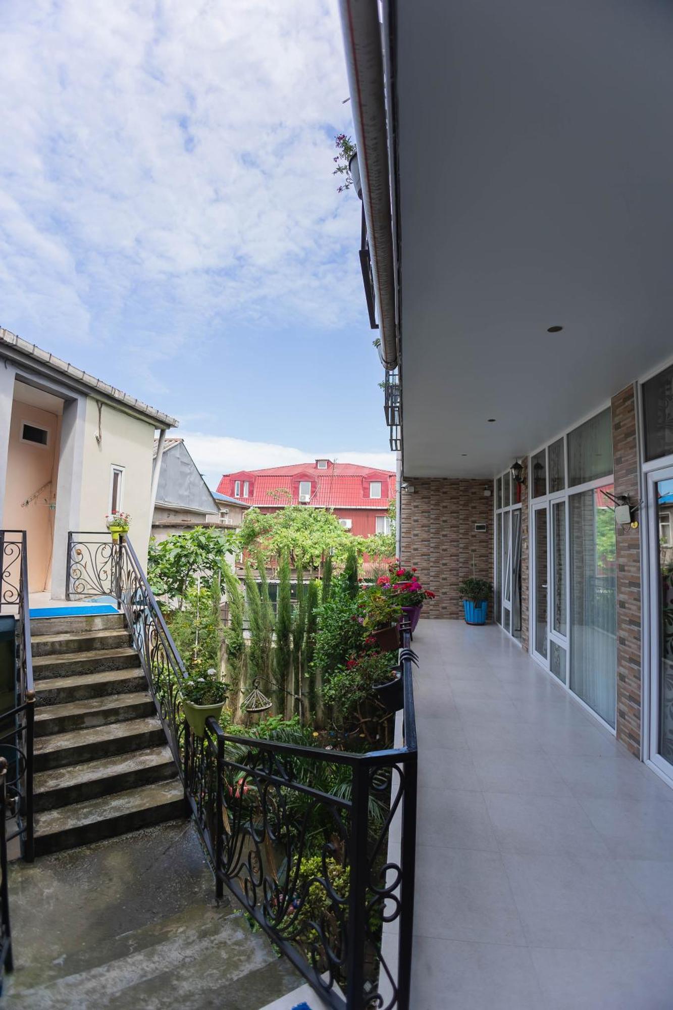Guest House Ocean Force Батуми Экстерьер фото